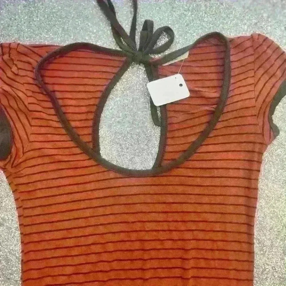BLUENOTES  KEYHOLE STRIPPED TOP SIZE SMALL - Picture 2 of 4